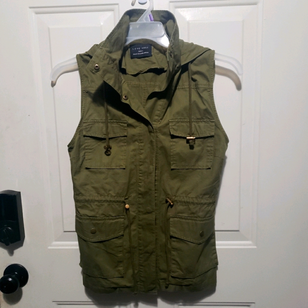 Love Tree olive Green hooded Utility Vest Size S